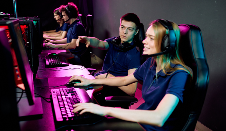 Judi E-Sport online merupakan praktik main judi di internet yang tentunya menggunakan taruhan uang asli rupiah dengan cara mainnya